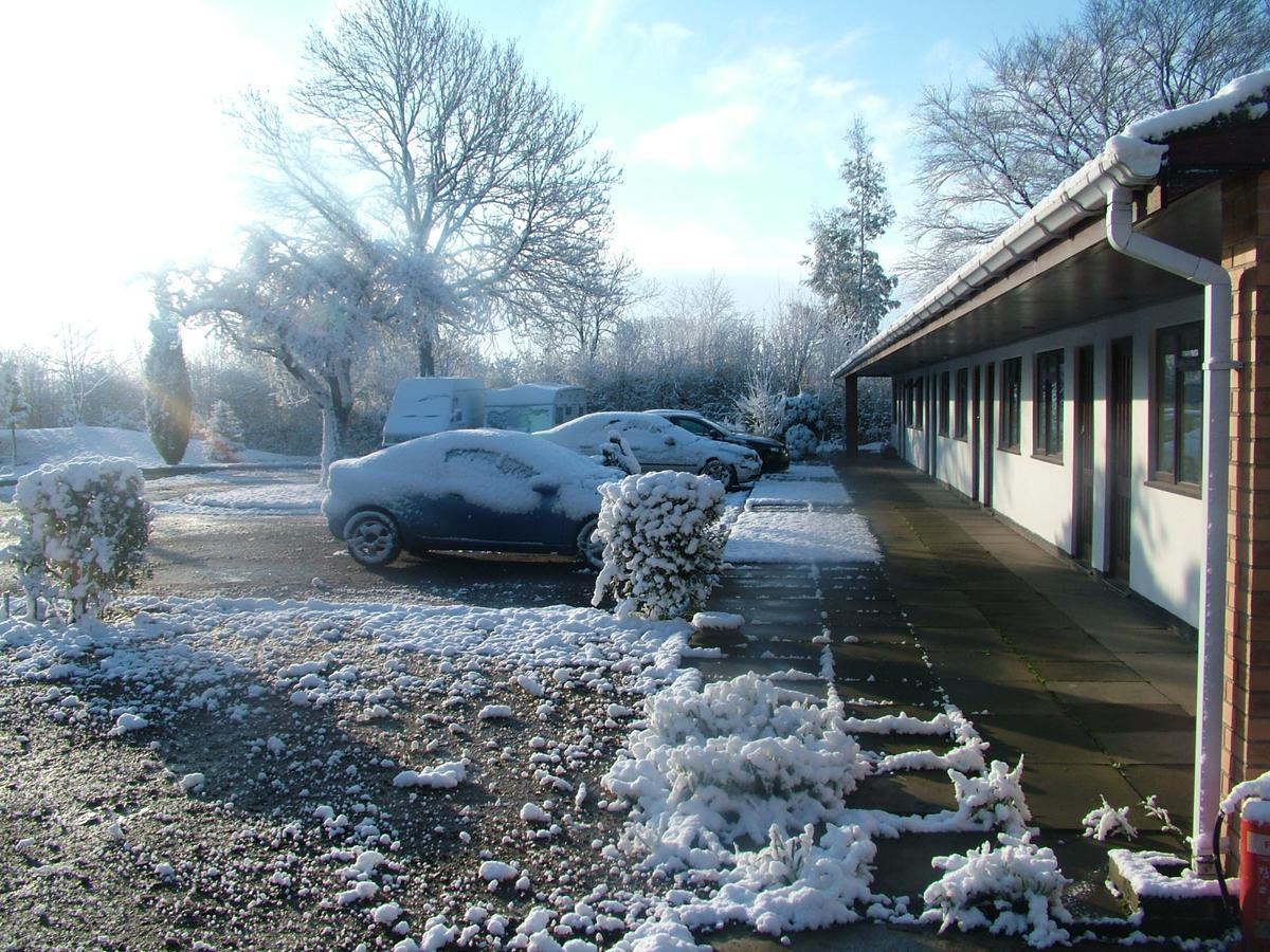 Pinewood Lodge Ibstock Exterior photo